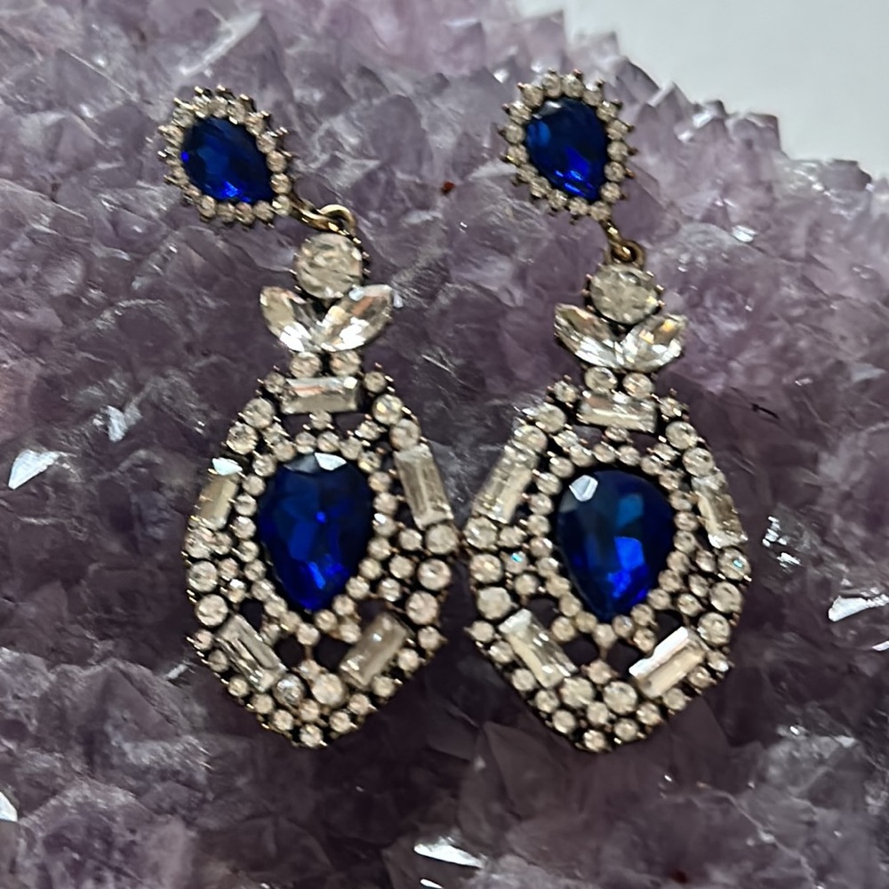 NWOT Elegant Silver Color, Blue Stones And Rhinestones Chandelier Earrings